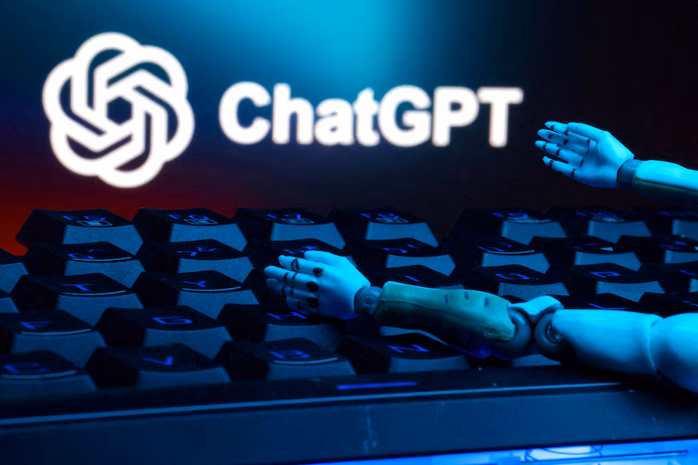 ChatGPT mejora las calificaciones pero reduce el aprendizaje real, según el MIT