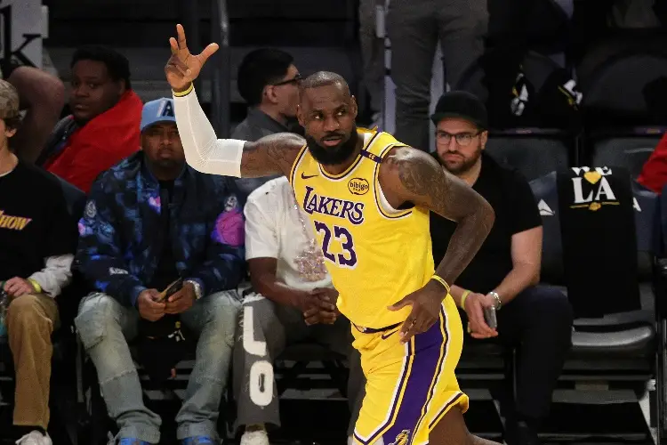 La NBA aprueba venta de los Lakers
