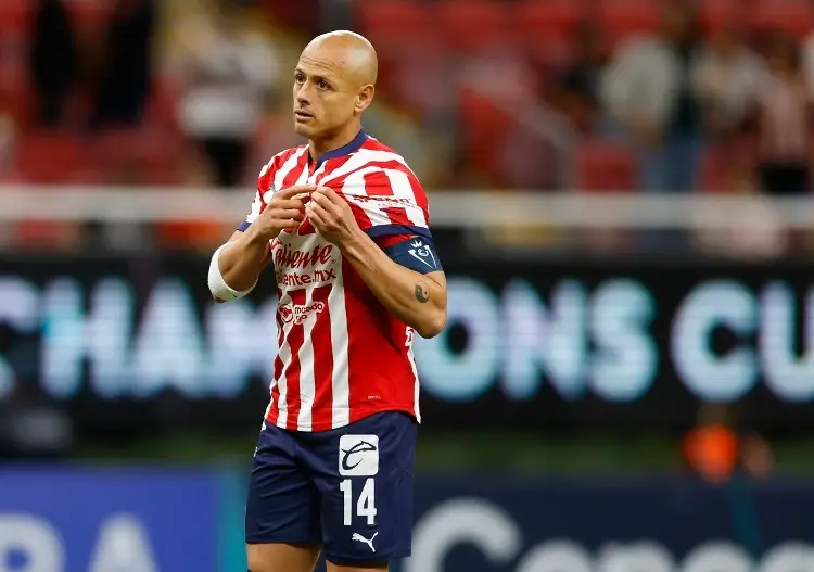 ‘Chicharito’ y Alan Pulido, sin futuro en Chivas