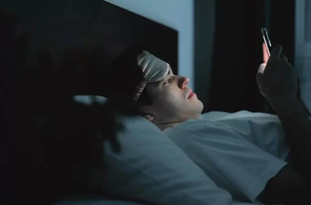 ¿Tomas melatonina para dormir? Alertan de un riesgo inesperado que podría afectarte