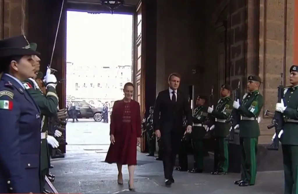 Sheinbaum da bienvenida oficial a Macron en Palacio Nacional
