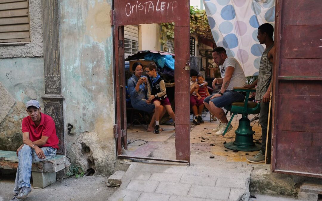 Los cubanos se preparan para una devastación económica aún mayor ante la amenaza de quedarse sin petróleo venezolano