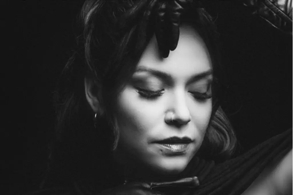 Jacqie Rivera presenta ‘Completamente Yo’, su canción más personal (+video)