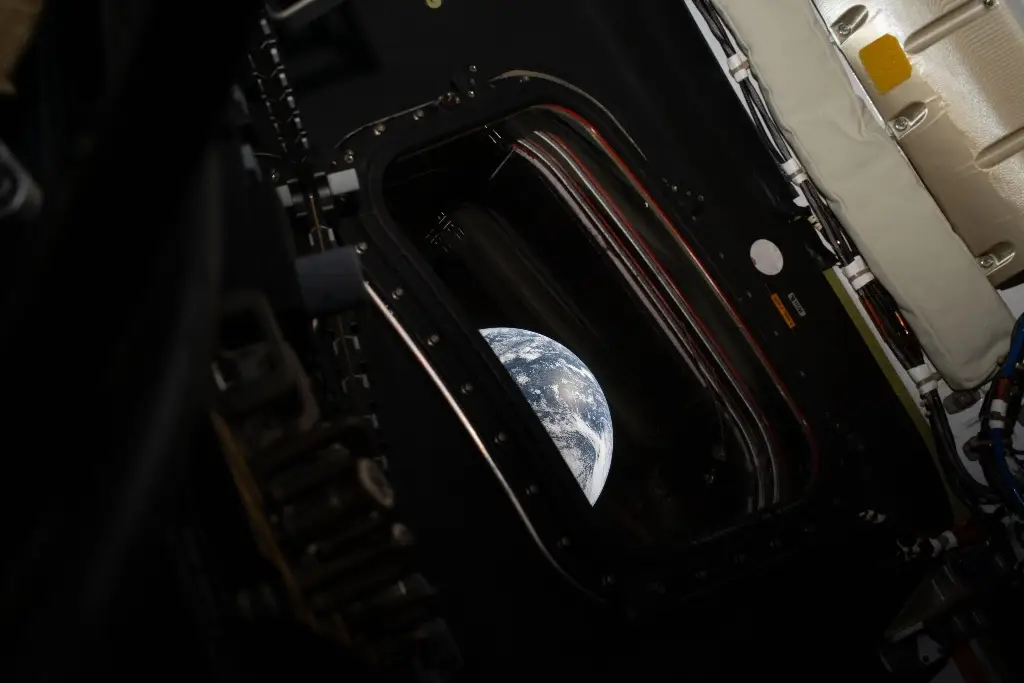 Artemis II alista regreso a la Tierra tras sobrevolar Luna