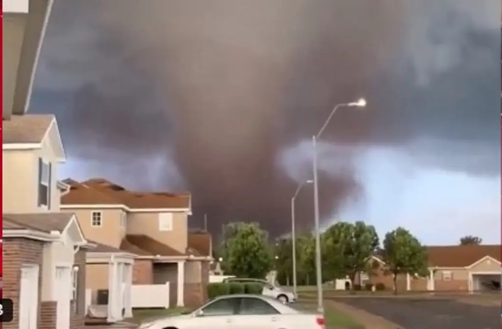 Deja 10 lesionados violento tornado en Base Aérea Vance, en Oklahoma (+Video)